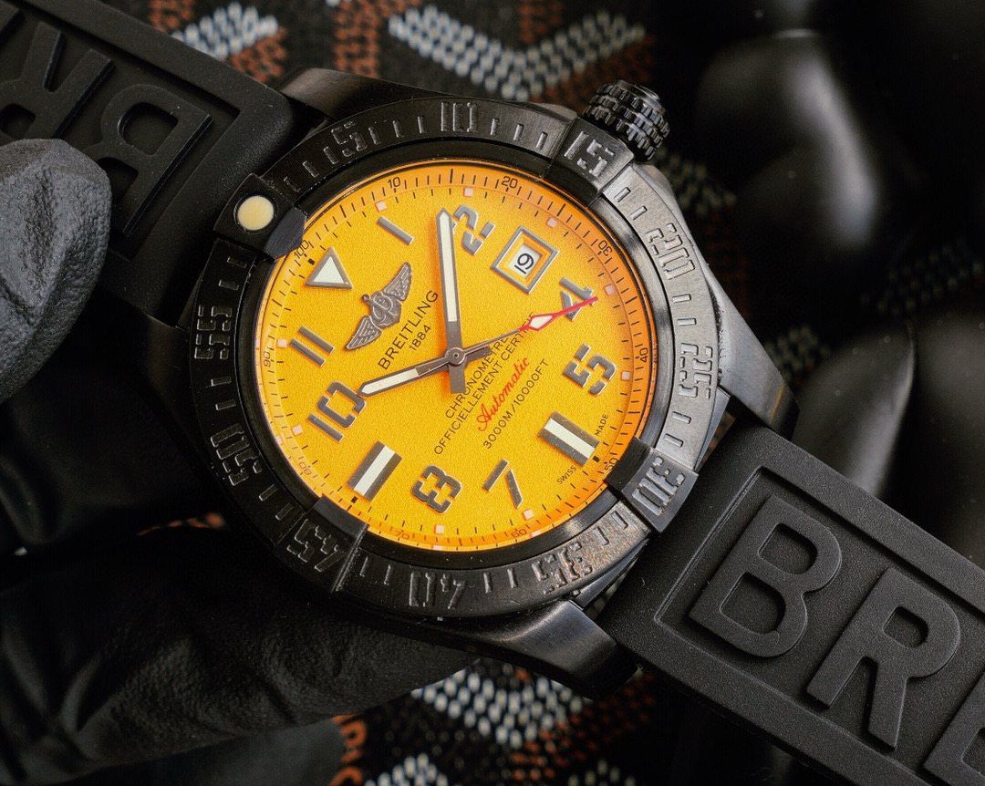 Breitling Avenger A17331101I1S1