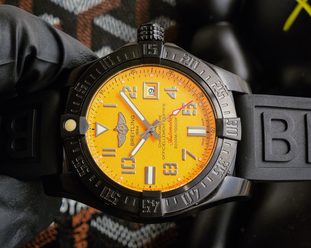 Breitling Avenger A17331101I1S1